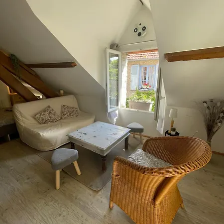 Maison Bleue Bed & Breakfast