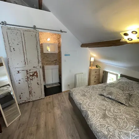 Maison Bleue Bed & Breakfast
