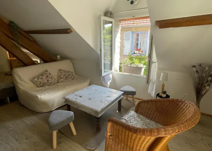 Maison Bleue Bed & Breakfast