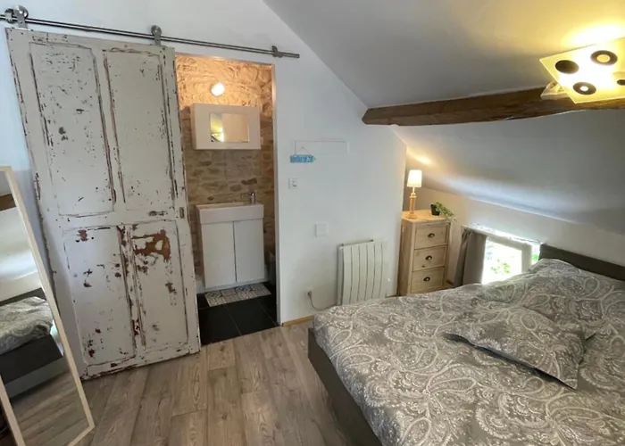 Maison Bleue Bed & Breakfast